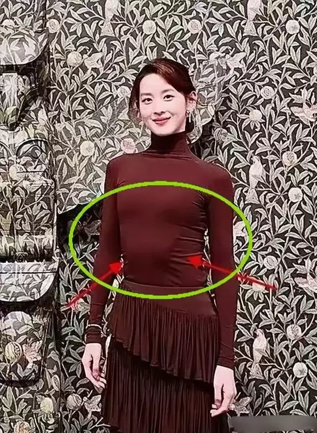 圣诞节“豪门阔太”晒照，章泽天穿秋衣，李嘉欣老了