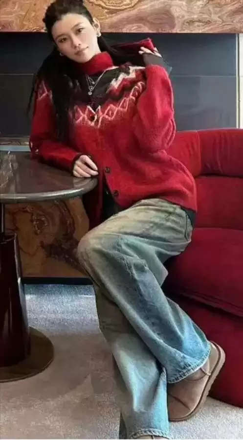 圣诞节“豪门阔太”晒照，章泽天穿秋衣，李嘉欣老了