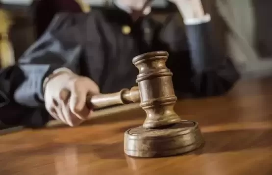 华人邻居因共用车道翻脸！家门口挖沟堵路、微信群互撕