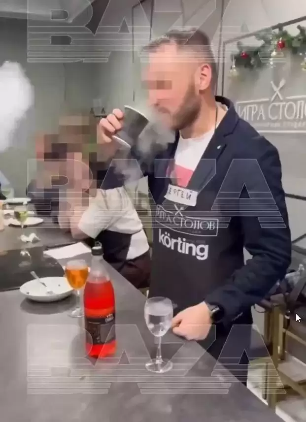 男子圣诞派对豪饮“液氮鸡尾酒” 胃部瞬间被撑爆当场倒地