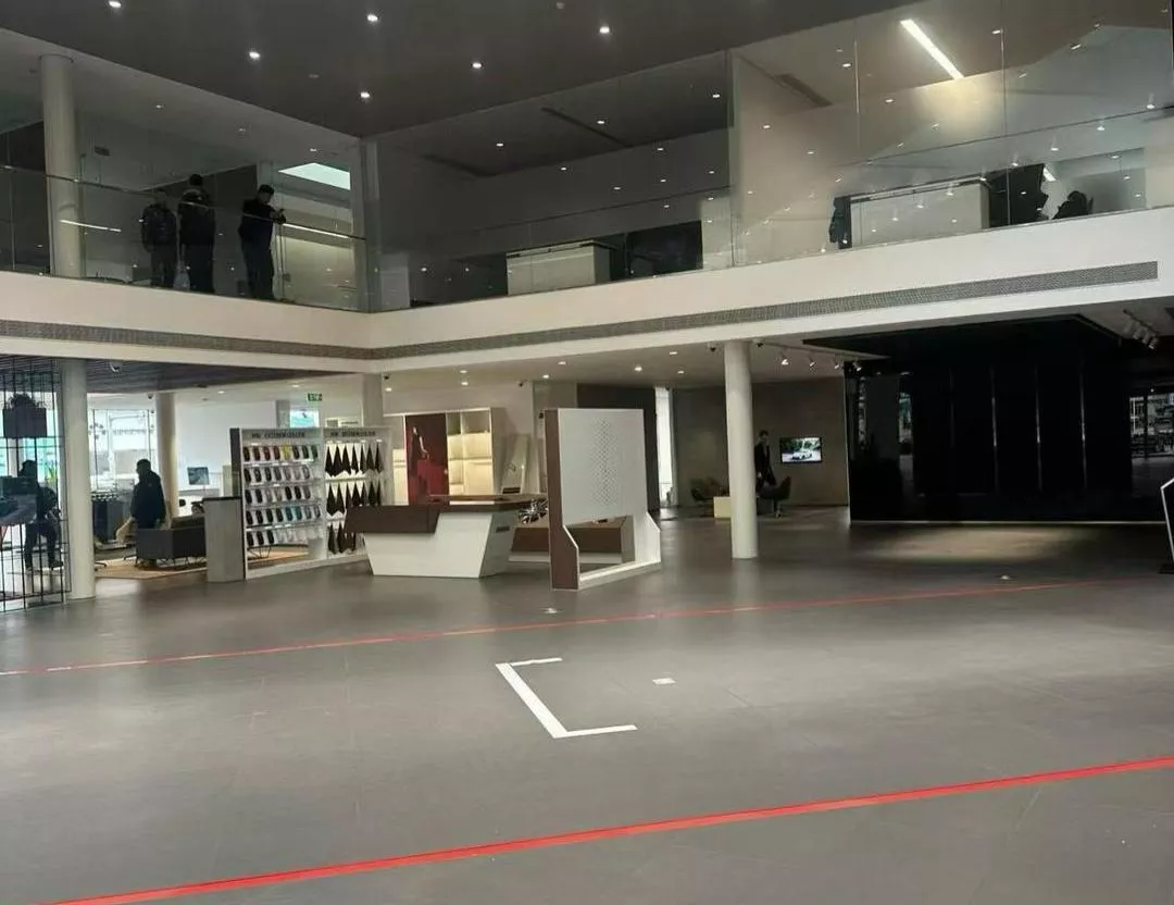 保时捷中心一夜间人去楼空！展车全清空 车主已付钱
