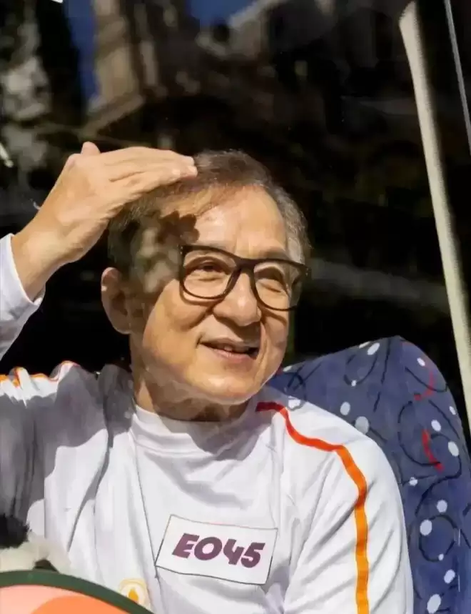 成龙自曝和儿子一年只打一次电话！称以前对儿子要求太严格了