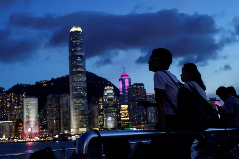 香港财长示警：明年仍要防黑天鹅、灰犀牛