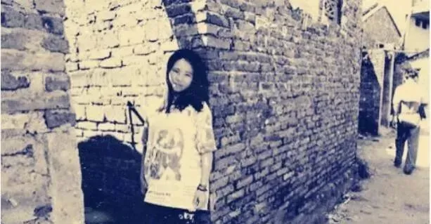 90年代中国街头巷尾 “风尘女子”们的旧照
