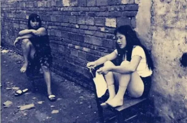 90年代中国街头巷尾 “风尘女子”们的旧照