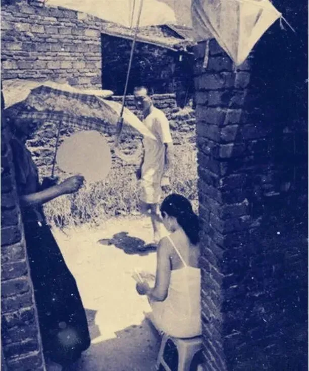 90年代中国街头巷尾 “风尘女子”们的旧照