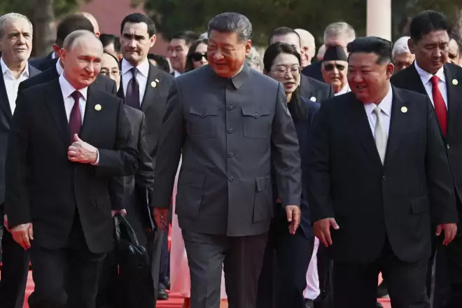 彭博:习近平2025外交大胜,明年下一步"与台有关"