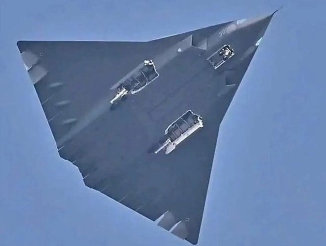 中国歼36战机“空速管”消失 分析：研发超预期