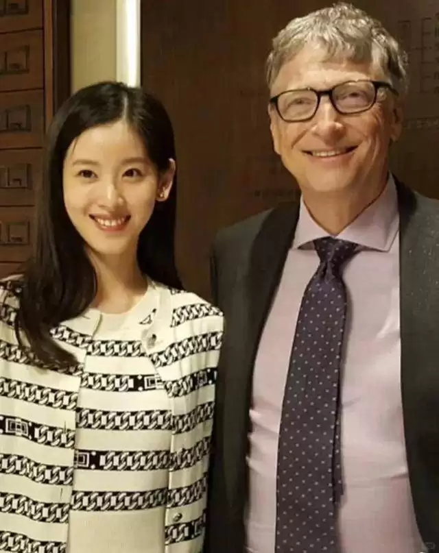 章泽天晒“迪拜照”不到12小时，恶心的一幕发生