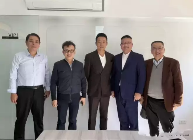 马筱梅挺孕肚陪应酬，汪小菲发文孩子事业要兼顾