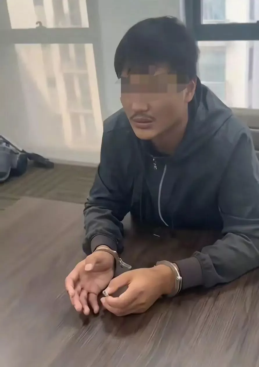 中国网红在非洲遭同胞绑架 拒诈骗被打断腿跳车保命