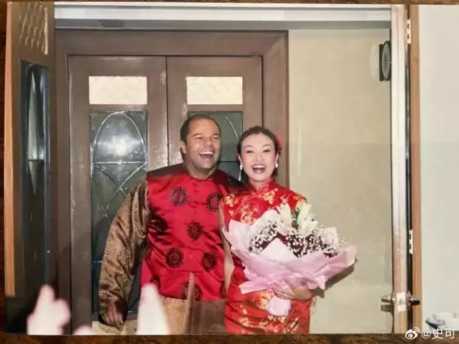 61岁史可庆祝结婚25周年！外公老公罕见照片曝光