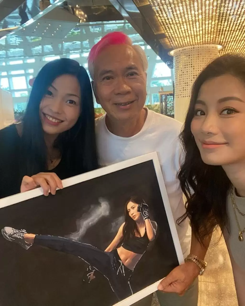 李龙基被爆分手后除夕首现身  能力范围内经济助王青霞  对爱情彻底失望︰开心活埋呢几年算啦