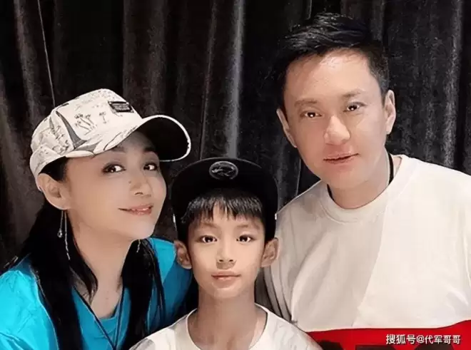 51岁曹颖近况曝光！直播带货两年成交额上亿