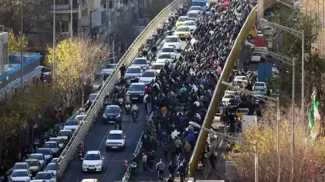 货币汇率创新低,伊朗多地持续爆发抗议,央行行长辞职
