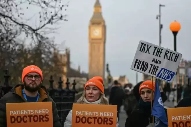 一次肩膀骨折，让我体验到英国的“斩杀线”