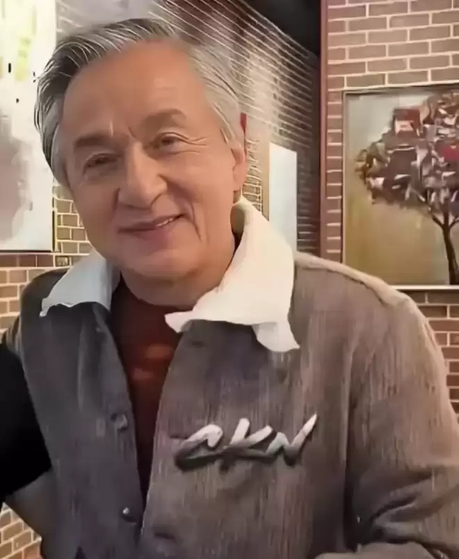 一场直播刷屏加拿大华人圈！撕开成龙和女儿26年的沉默！