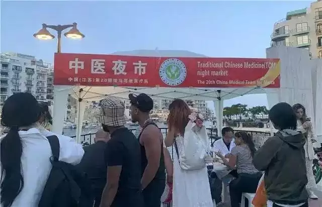 全球最小的发达国家，快被中国人“买”下了