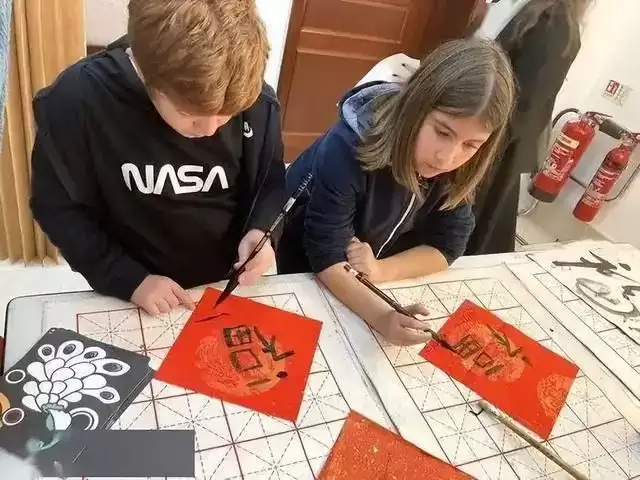全球最小的发达国家，快被中国人“买”下了
