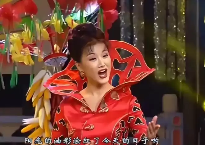 59岁宋祖英现身北京 坐包厢看戏 看她脸才知岁月真不败美人