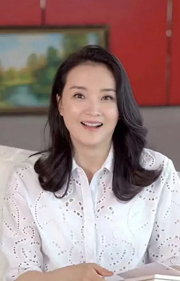 彻底不装了？百亿老公失联7年后 王艳还是走上了张柏芝老路