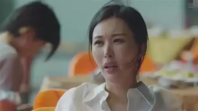 演都不演了！田朴珺删光王石合影，怒斥对方自私，眼神早就变了