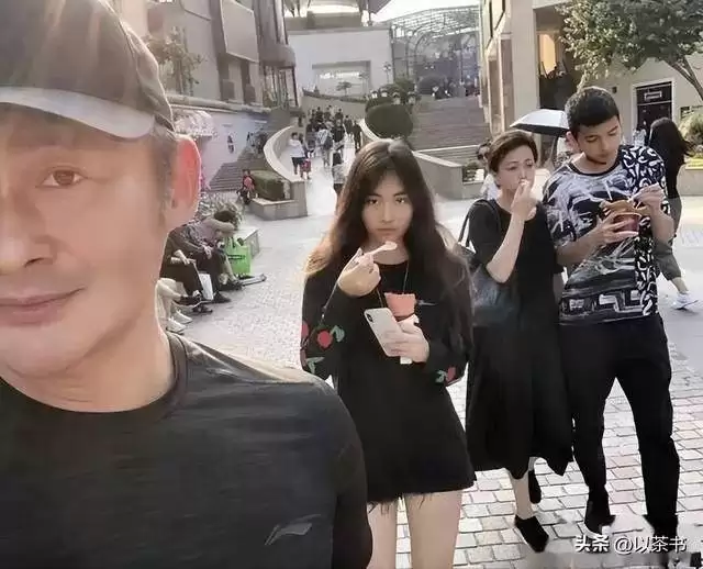 儿女都是报恩娃！景岗山一家高颜值高学历