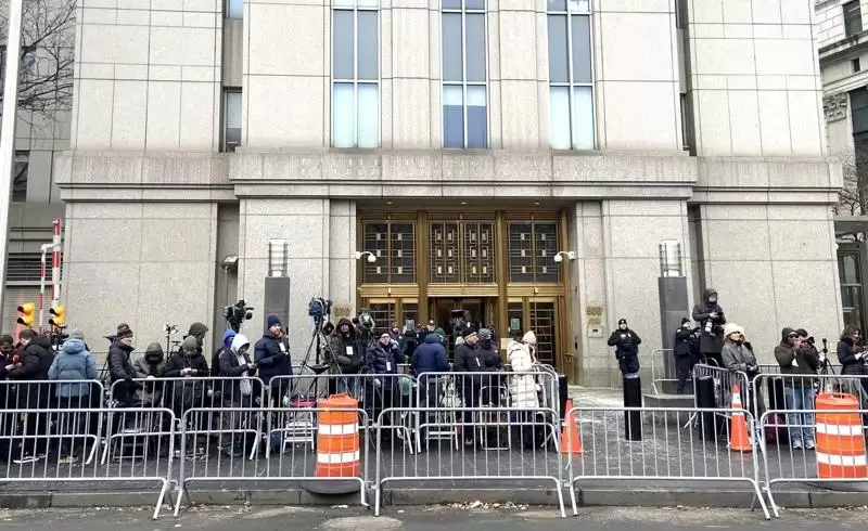 马杜洛纽约出庭 法院外吵翻天…紧邻华埠 居民不堪其扰