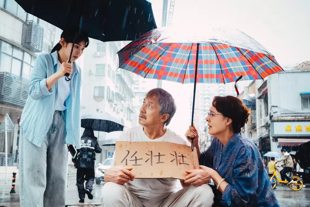 71岁成龙新作饰演脑退化老人 自爆已准备告别之歌待离世后释出 《捕风追影》将开拍续集