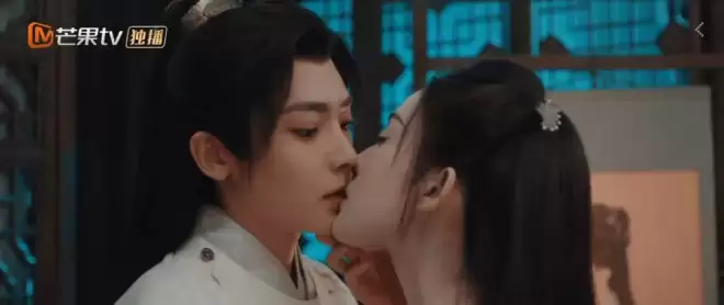 一女七男，尺度露骨！古偶现在玩这么花？