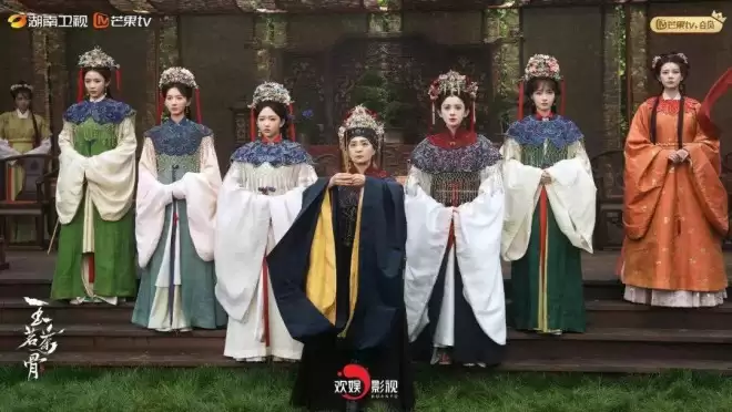 一女七男，尺度露骨！古偶现在玩这么花？