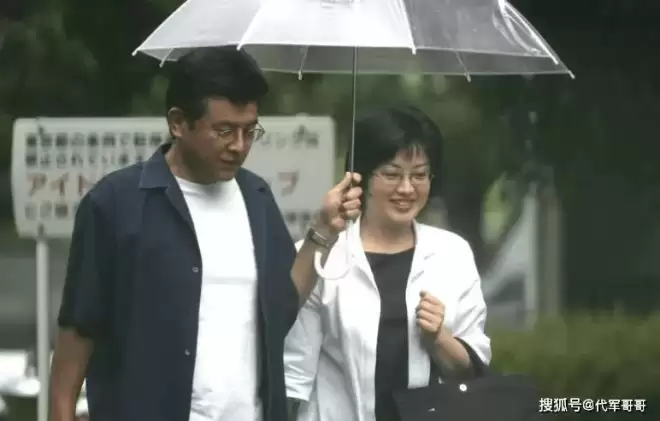 73岁三浦友和近况曝光！不住豪宅不靠儿孙