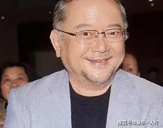 77岁王刚现状：拄拐颤巍巍，儿子未成年....