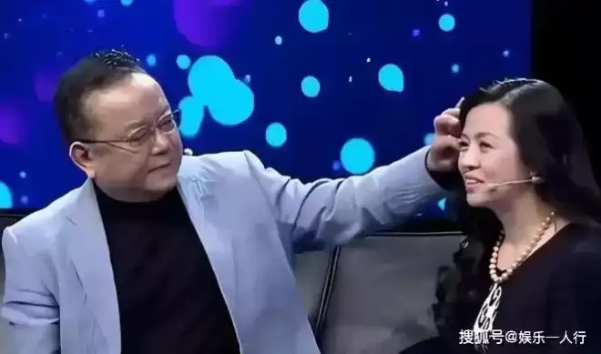 77岁王刚现状：拄拐颤巍巍，儿子未成年....