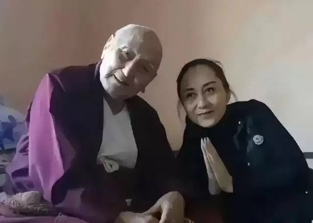 李连杰和利智合照公开，发现他们已老的难以想象