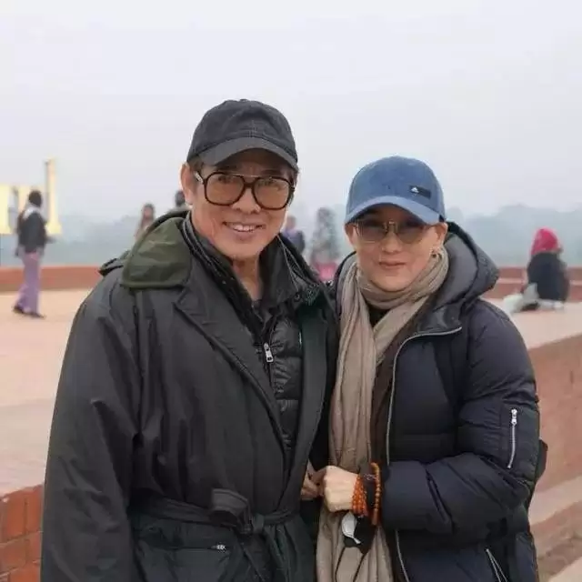 李连杰和利智合照公开，发现他们已老的难以想象