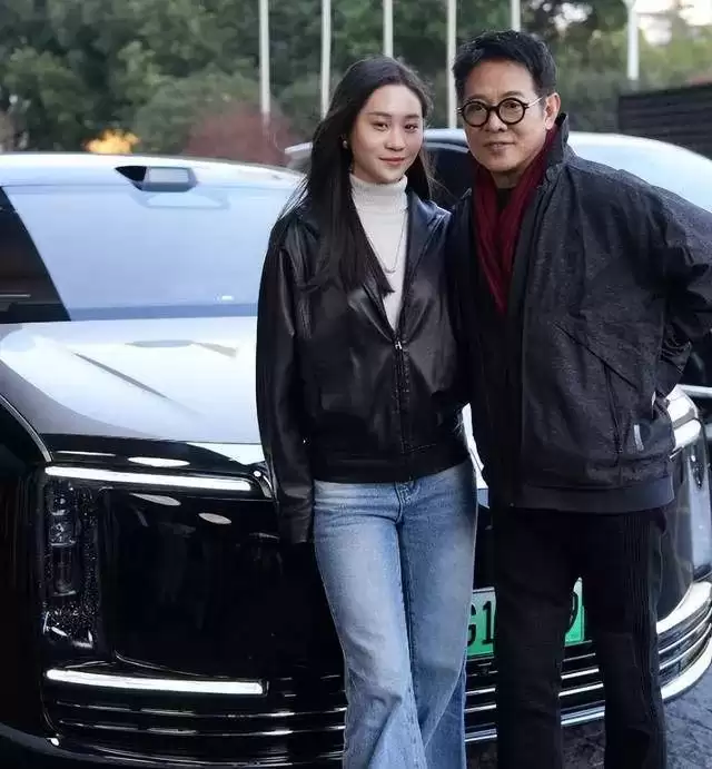 李连杰和利智合照公开，发现他们已老的难以想象