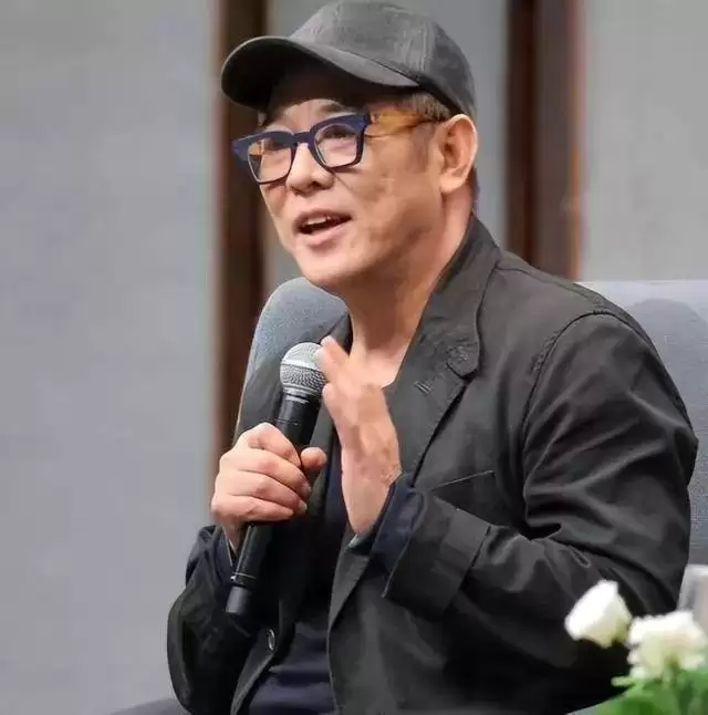 李连杰和利智合照公开，发现他们已老的难以想象