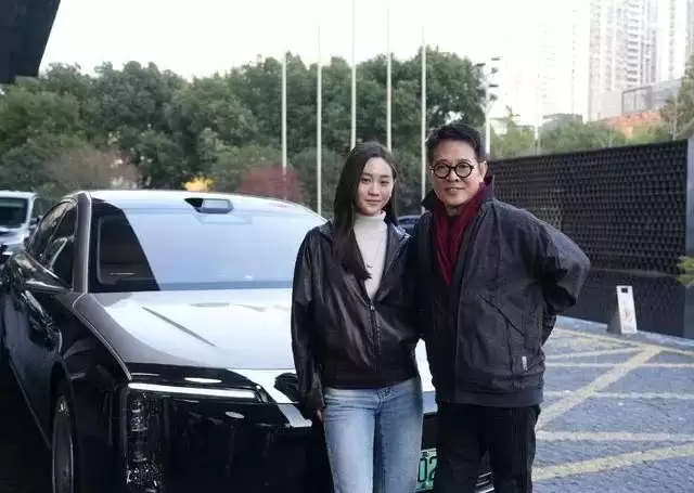 李连杰和利智合照公开，发现他们已老的难以想象