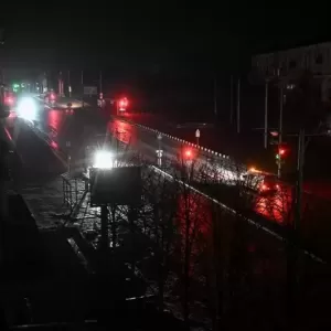 俄军空袭乌克兰能源设施 百万民众寒冬没水电无暖气