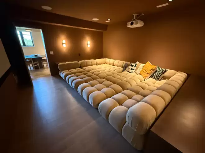 爽翻! 安省女子中头奖: 豪宅+奔驰+入住大礼包! 价值$370万!