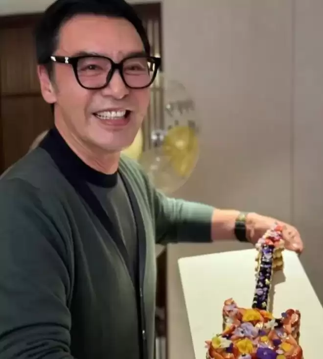 钟镇涛因前妻章小惠败光的体面，竟被21岁女儿找了回来