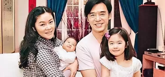 钟镇涛因前妻章小惠败光的体面，竟被21岁女儿找了回来