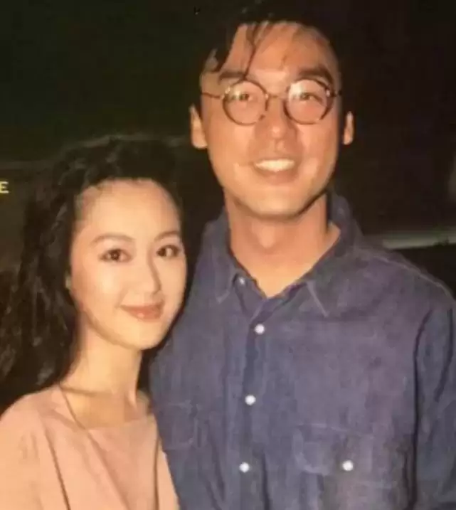 钟镇涛因前妻章小惠败光的体面，竟被21岁女儿找了回来