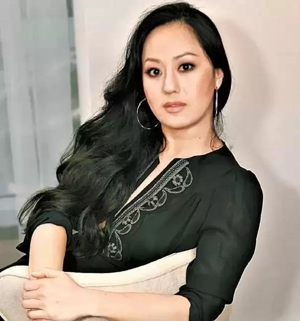 钟镇涛因前妻章小惠败光的体面，竟被21岁女儿找了回来