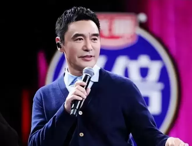 钟镇涛因前妻章小惠败光的体面，竟被21岁女儿找了回来