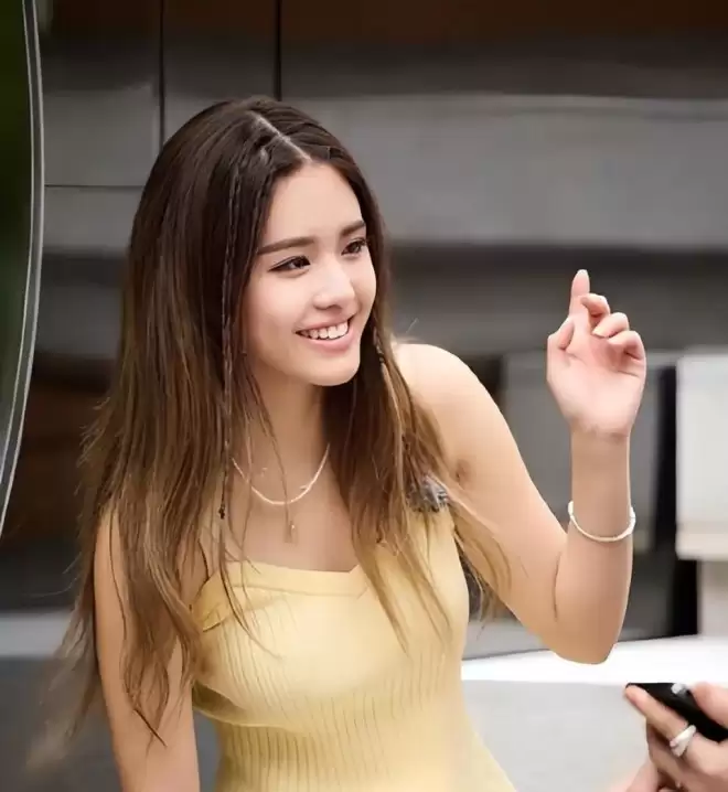 钟镇涛因前妻章小惠败光的体面，竟被21岁女儿找了回来
