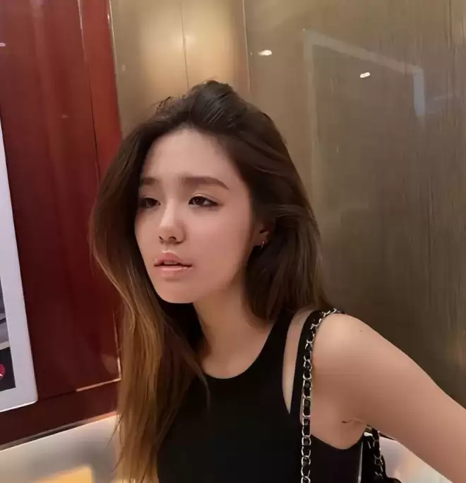 钟镇涛因前妻章小惠败光的体面，竟被21岁女儿找了回来