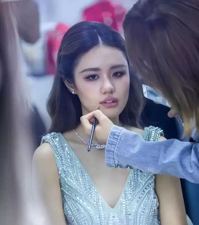 钟镇涛因前妻章小惠败光的体面，竟被21岁女儿找了回来