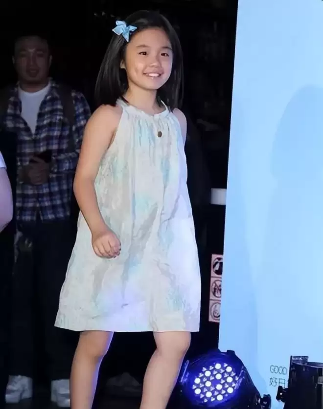 钟镇涛因前妻章小惠败光的体面，竟被21岁女儿找了回来